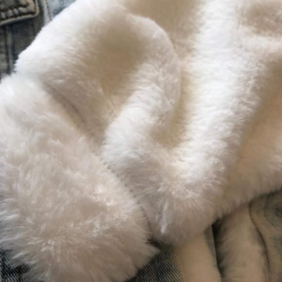 Jean Jacket Faux Fur Hood and Sleeves NEW! - Picture 5 of 15
